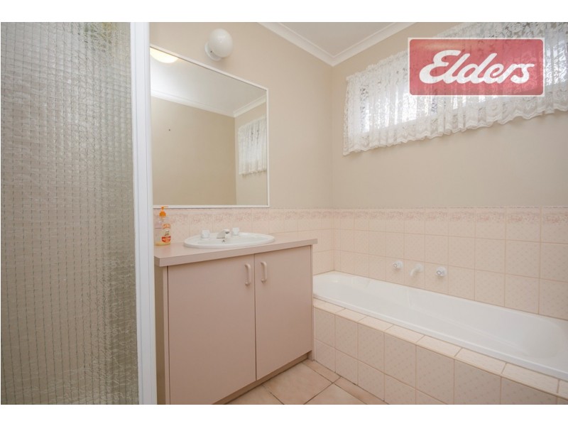 27 Elmslie Circuit, Wodonga VIC 3690