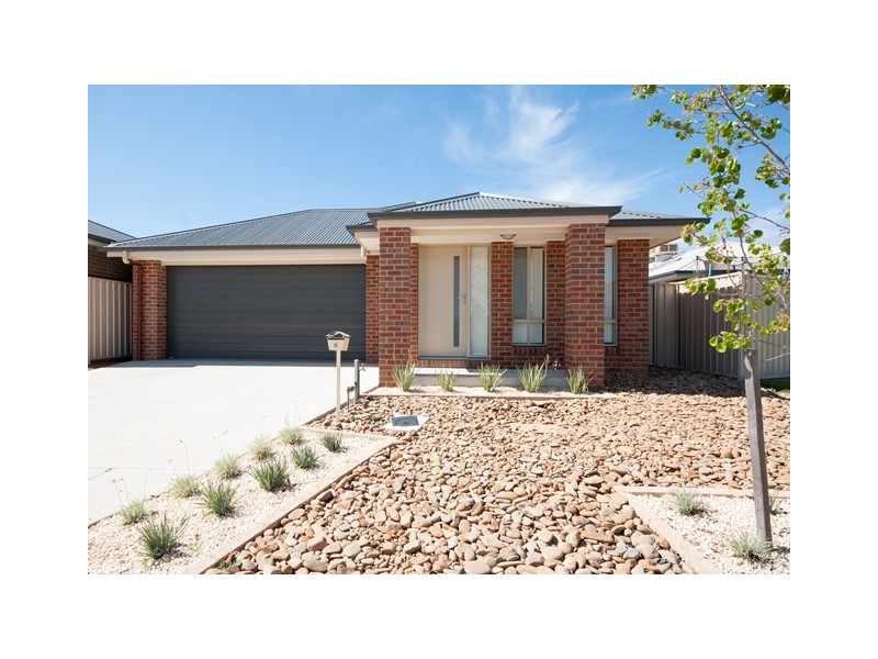 8 WEATHERS PLACE, Wodonga VIC 3690