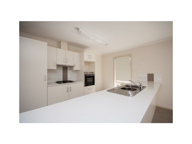 8 WEATHERS PLACE, Wodonga VIC 3690