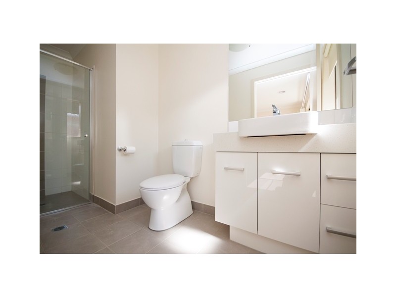 8 WEATHERS PLACE, Wodonga VIC 3690