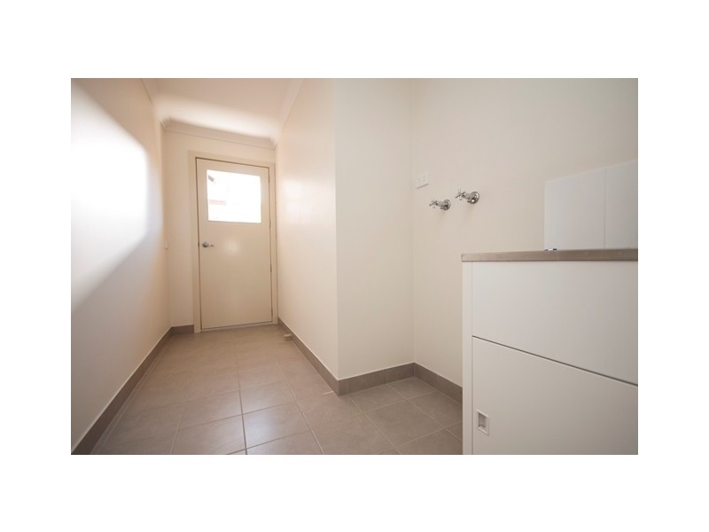 8 WEATHERS PLACE, Wodonga VIC 3690