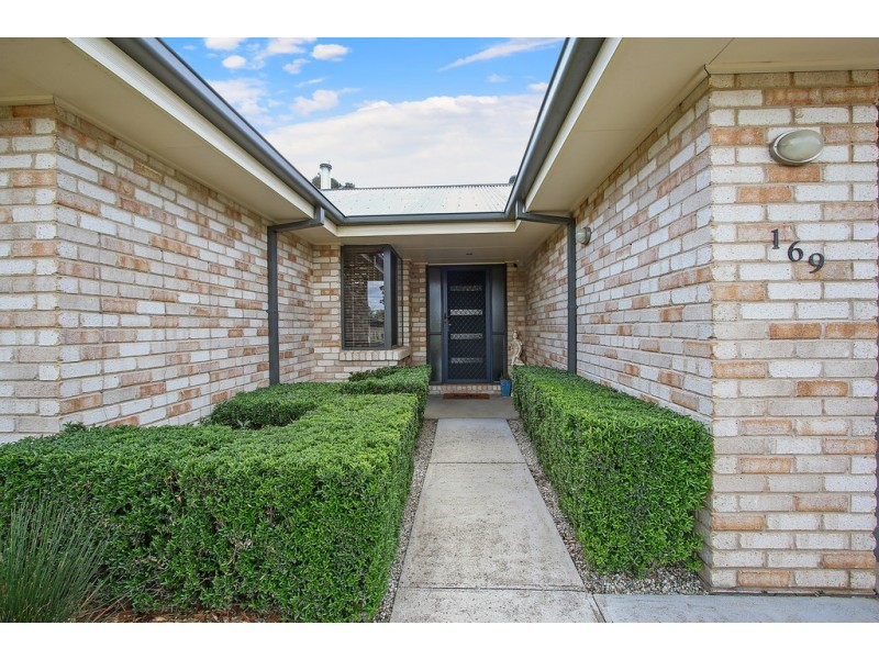 169 Golf Club Drive, Howlong NSW 2643