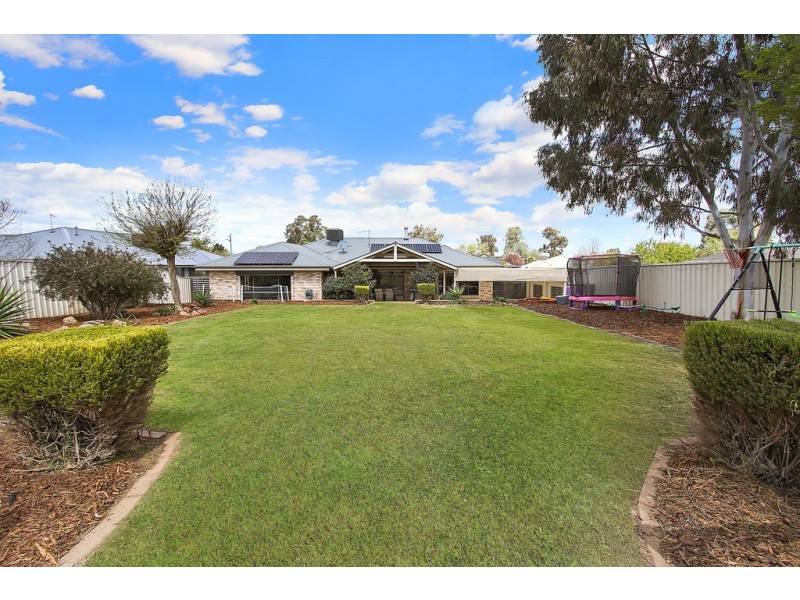 169 Golf Club Drive, Howlong NSW 2643