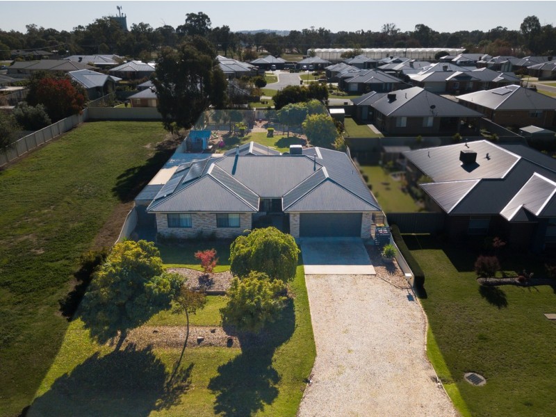 169 Golf Club Drive, Howlong NSW 2643