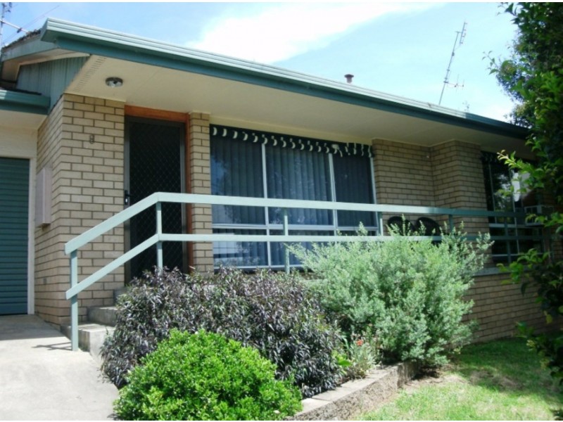 8 Karl Court, Lavington NSW 2641