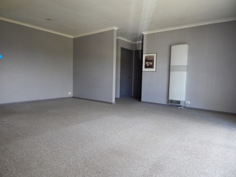 8 Karl Court, Lavington NSW 2641