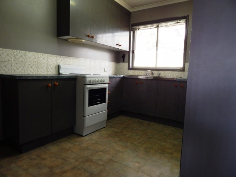 8 Karl Court, Lavington NSW 2641