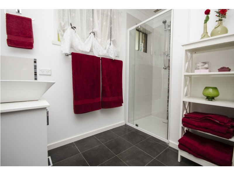 2 Briggs Street, Dederang VIC 3691