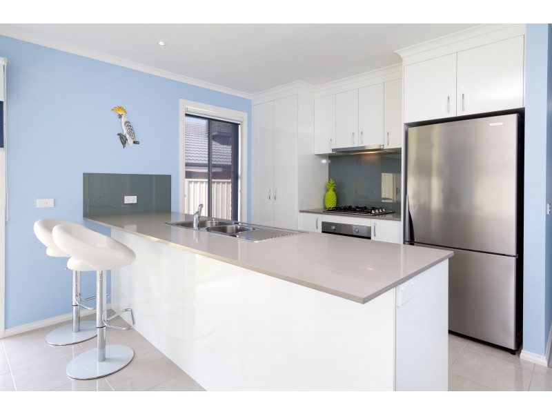 17 Bartleson Place, Hamilton Valley NSW 2641