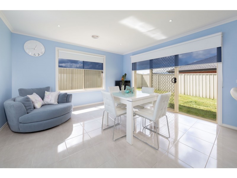 17 Bartleson Place, Hamilton Valley NSW 2641