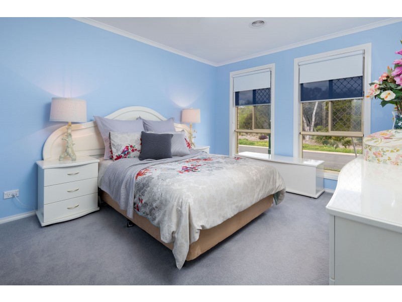 17 Bartleson Place, Hamilton Valley NSW 2641