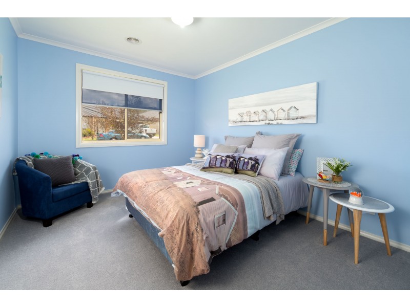 17 Bartleson Place, Hamilton Valley NSW 2641