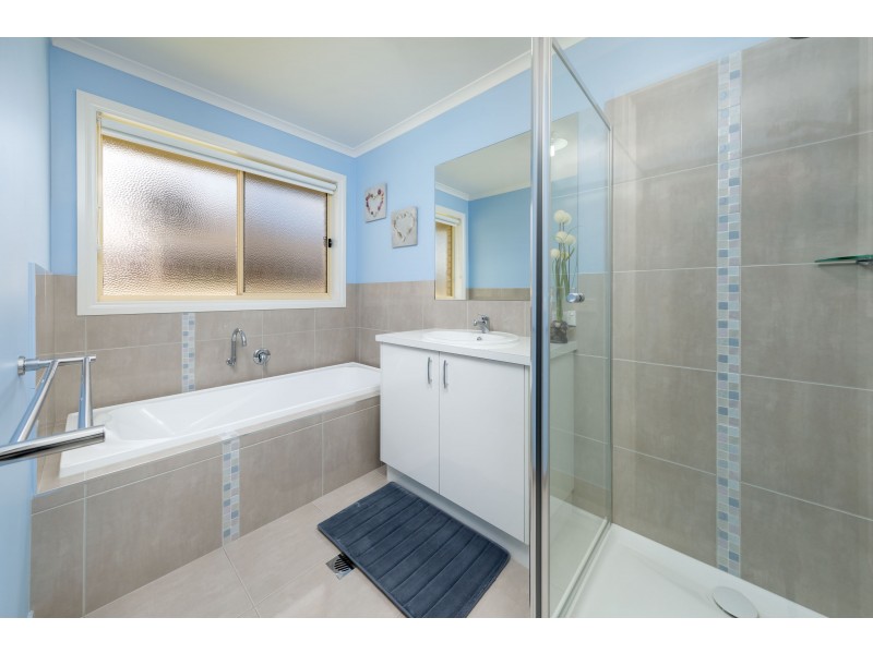 17 Bartleson Place, Hamilton Valley NSW 2641