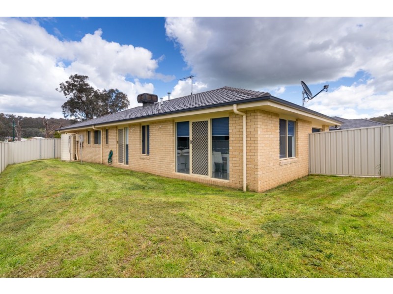 17 Bartleson Place, Hamilton Valley NSW 2641