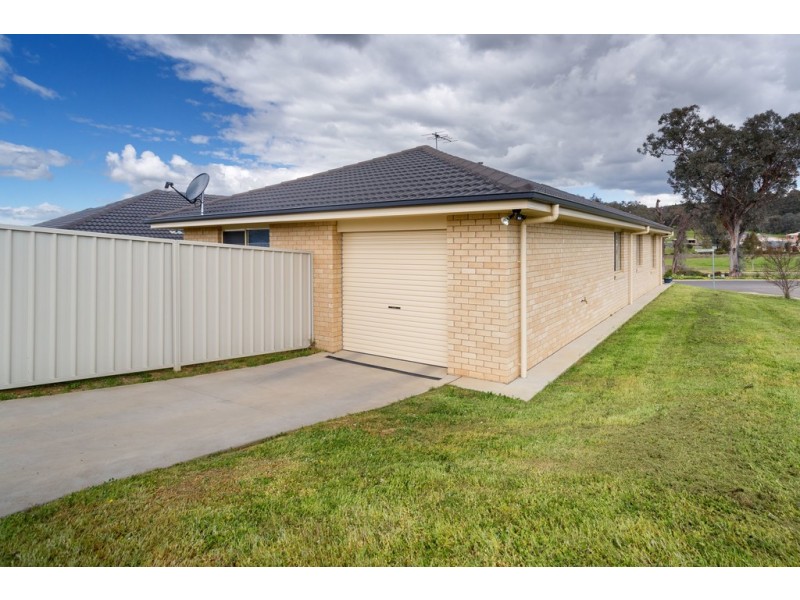 17 Bartleson Place, Hamilton Valley NSW 2641