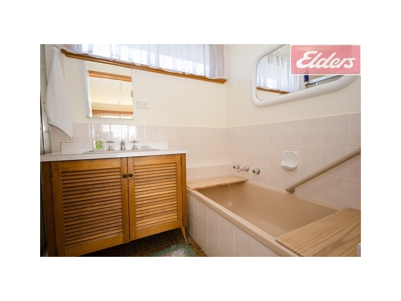 518 Kotthoff Street, Lavington NSW 2641