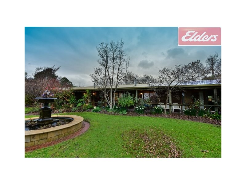 953 Lake Road, Bethanga VIC 3691