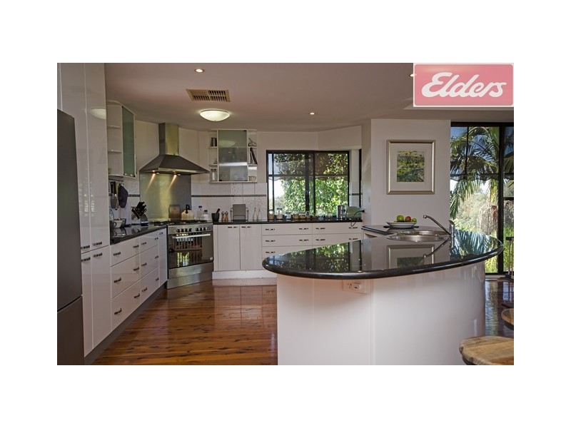 8 Joyce Place, Lavington NSW 2641