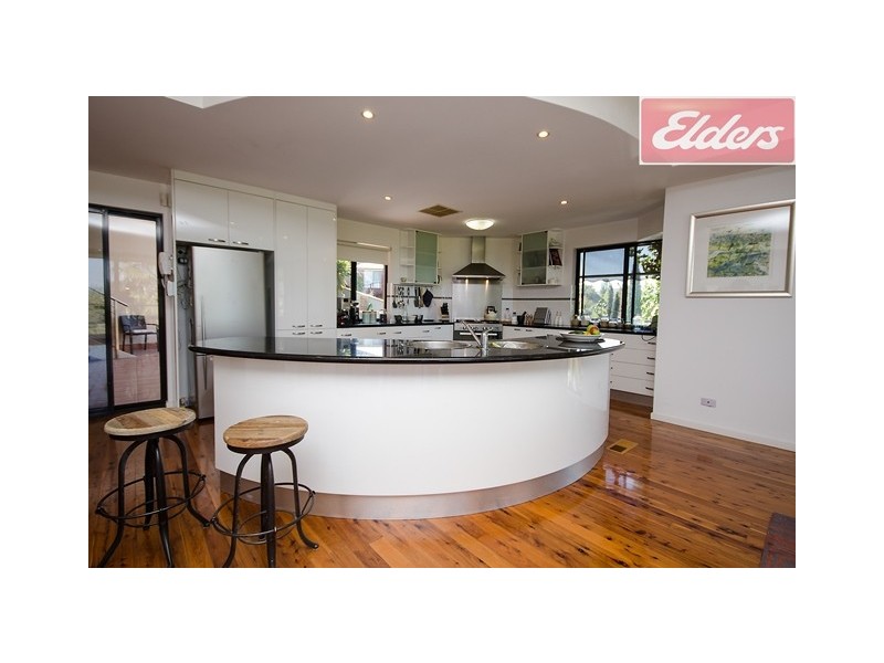 8 Joyce Place, Lavington NSW 2641