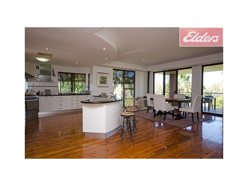 8 Joyce Place, Lavington NSW 2641