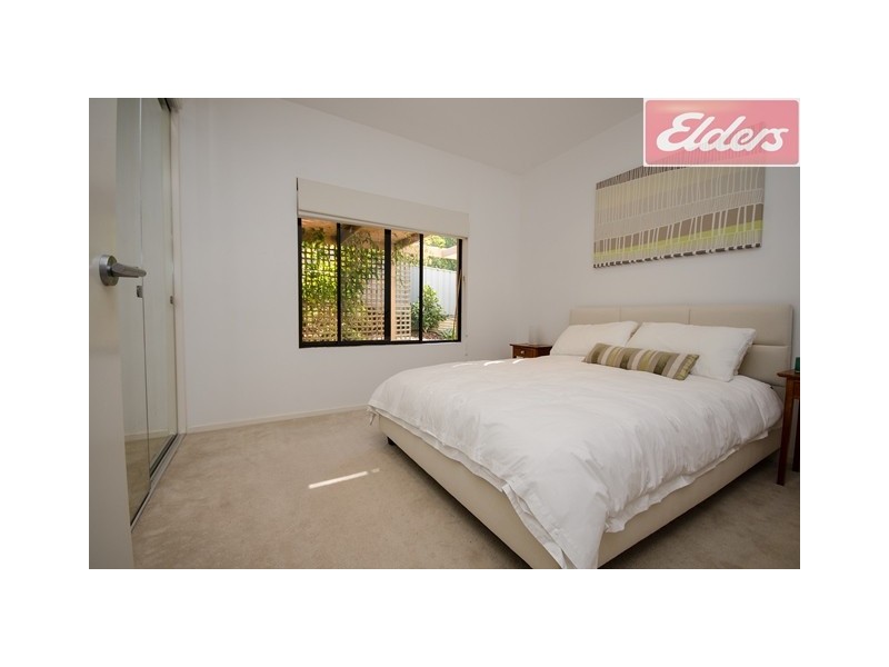 8 Joyce Place, Lavington NSW 2641