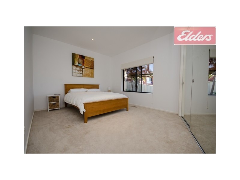 8 Joyce Place, Lavington NSW 2641