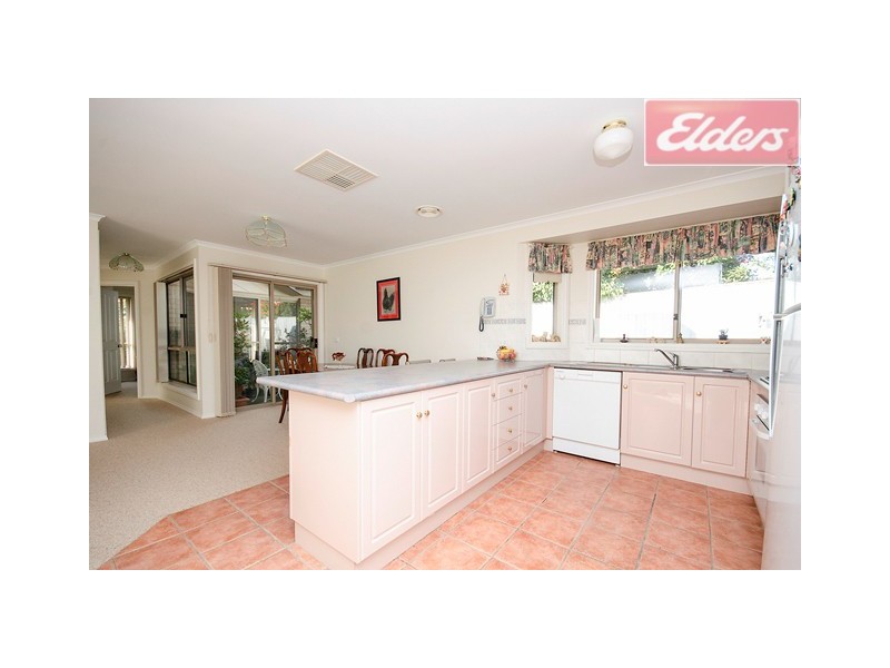 2/851 Tenbrink Street, Albury NSW 2640