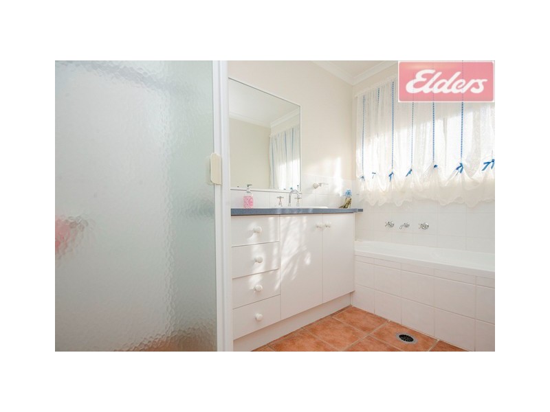 2/851 Tenbrink Street, Albury NSW 2640