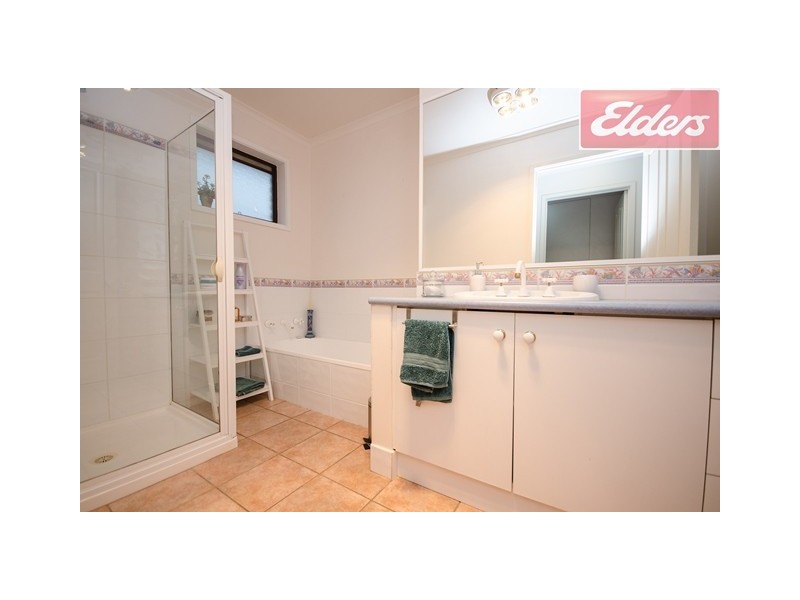 6 Hallawell Crescent, Wodonga VIC 3690