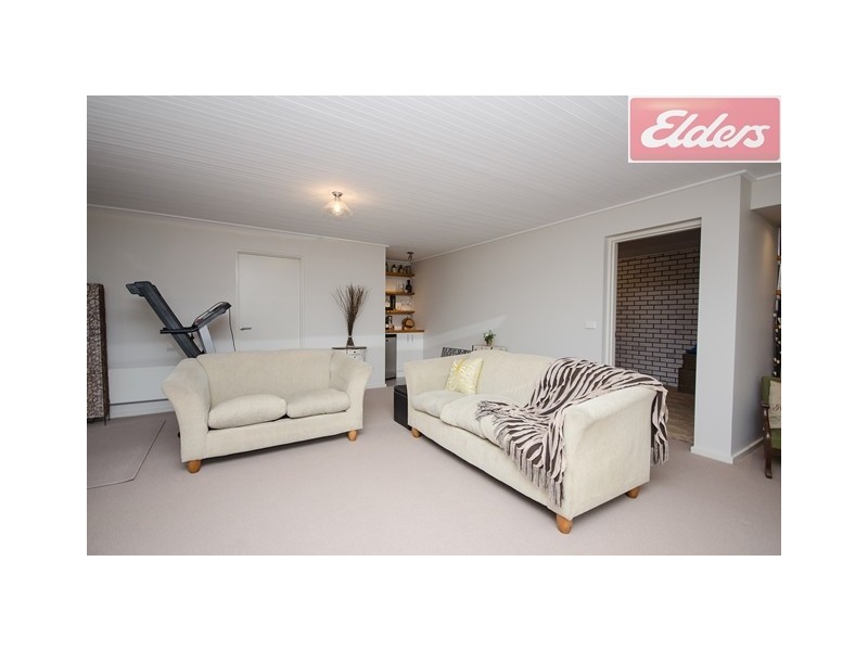 6 Hallawell Crescent, Wodonga VIC 3690