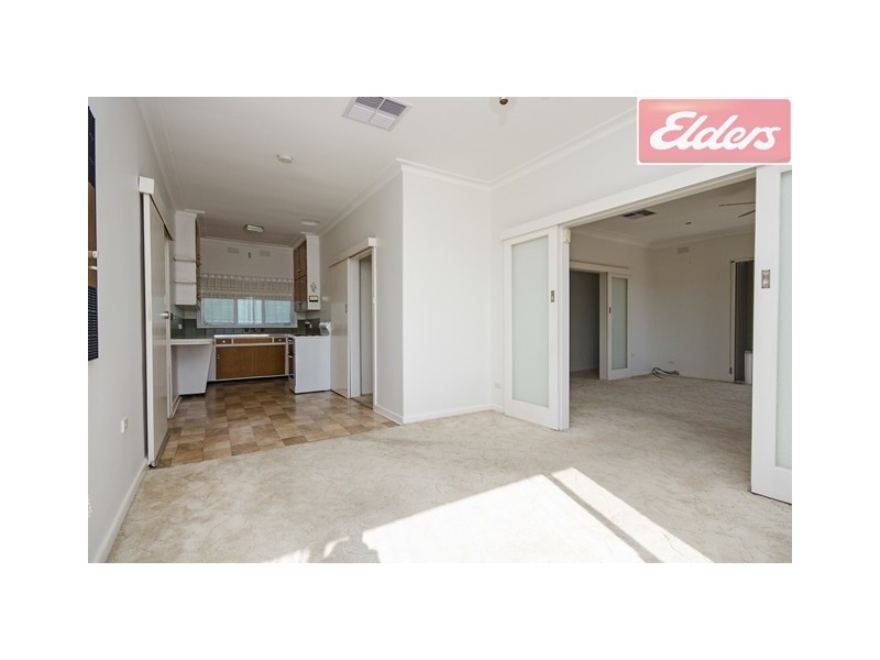 590 Whinray Crescent, East Albury NSW 2640