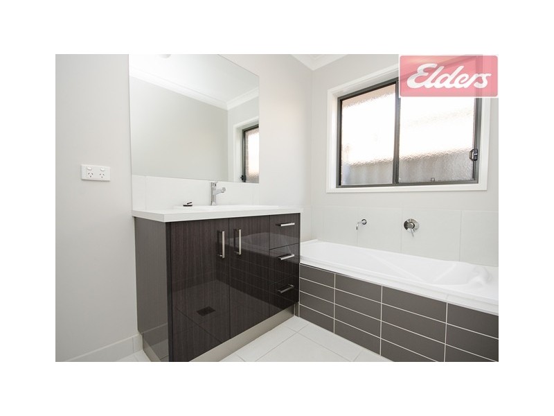 16 Oakmont Circuit, Wodonga VIC 3690