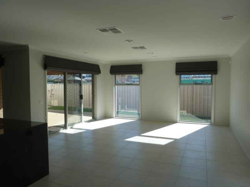 4 Clarendon Avenue, Wodonga VIC 3690