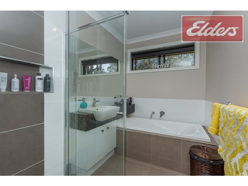 33 Whiteley Circuit, Baranduda VIC 3691