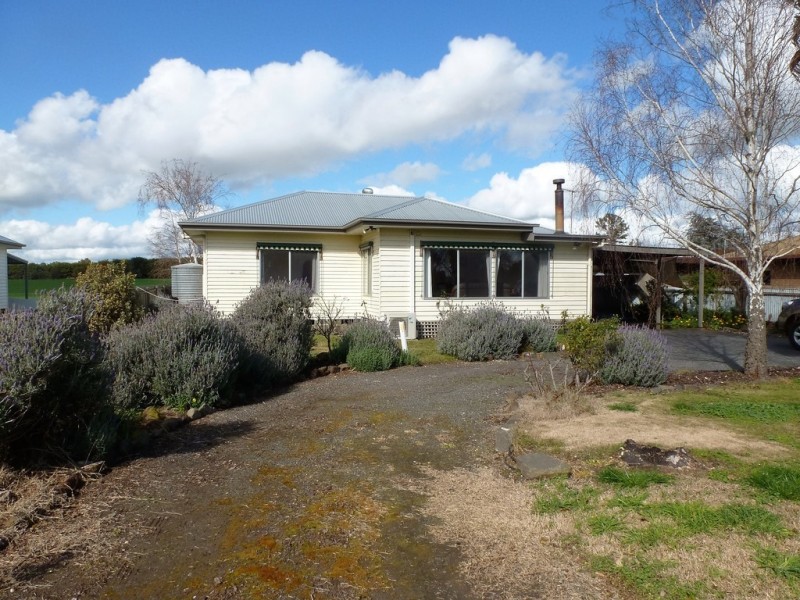 2083 Glenelg Highway, Lake Bolac VIC 3351