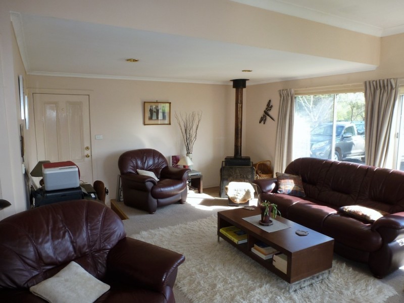 2083 Glenelg Highway, Lake Bolac VIC 3351