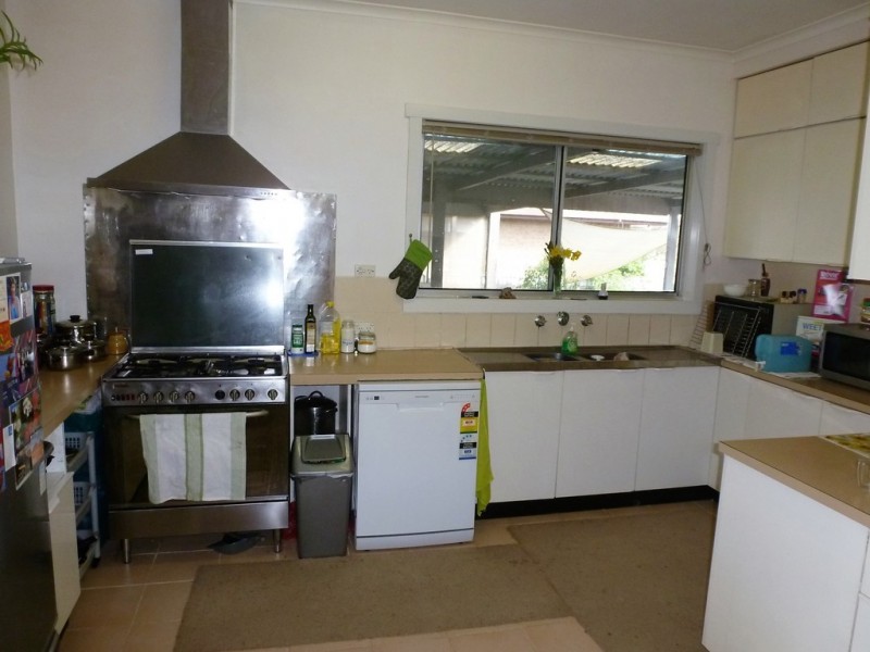 2083 Glenelg Highway, Lake Bolac VIC 3351