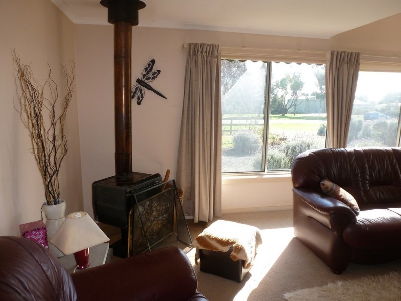 2083 Glenelg Highway, Lake Bolac VIC 3351