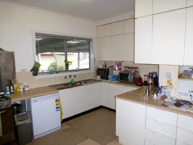 2083 Glenelg Highway, Lake Bolac VIC 3351