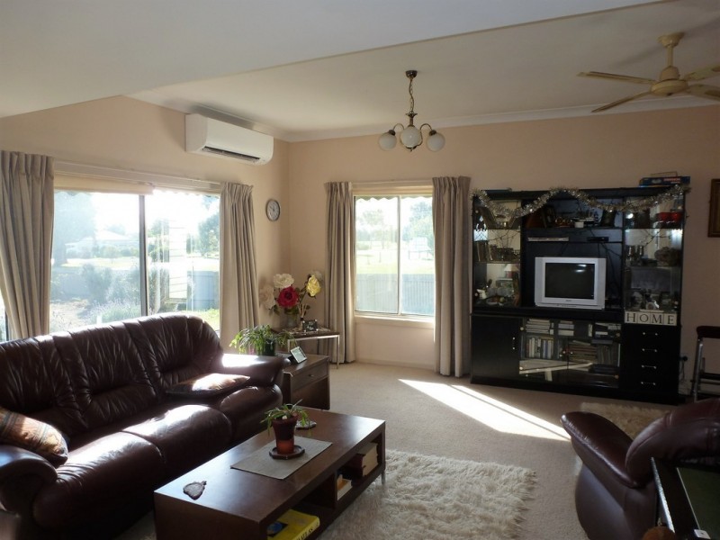 2083 Glenelg Highway, Lake Bolac VIC 3351