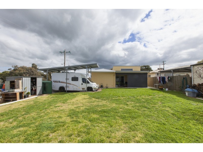 126 Montgomery Street, Lake Bolac VIC 3351