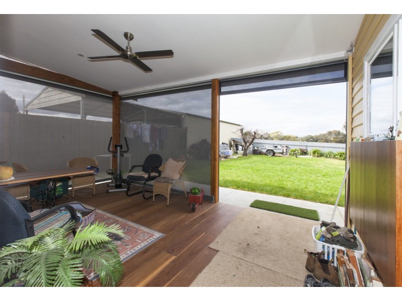 126 Montgomery Street, Lake Bolac VIC 3351