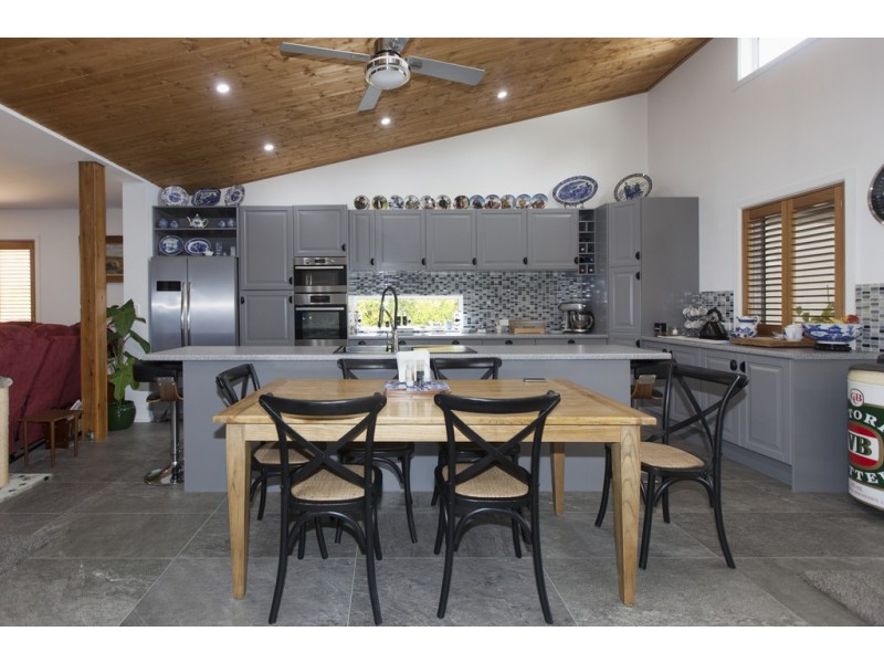 126 Montgomery Street, Lake Bolac VIC 3351