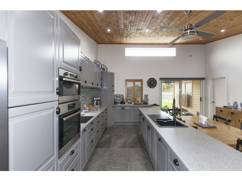 126 Montgomery Street, Lake Bolac VIC 3351