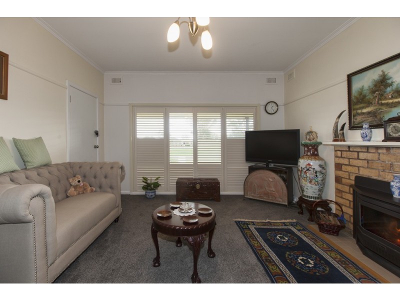 126 Montgomery Street, Lake Bolac VIC 3351