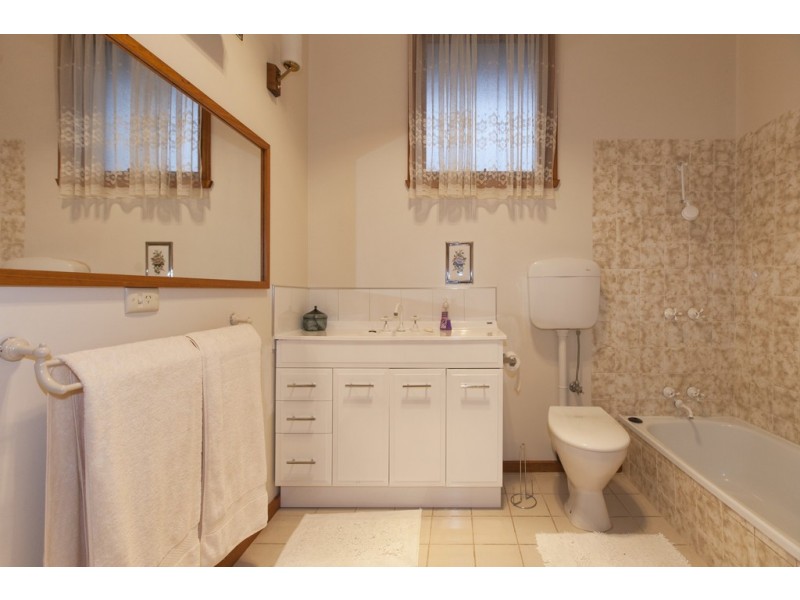 13 George Road, Ararat VIC 3377