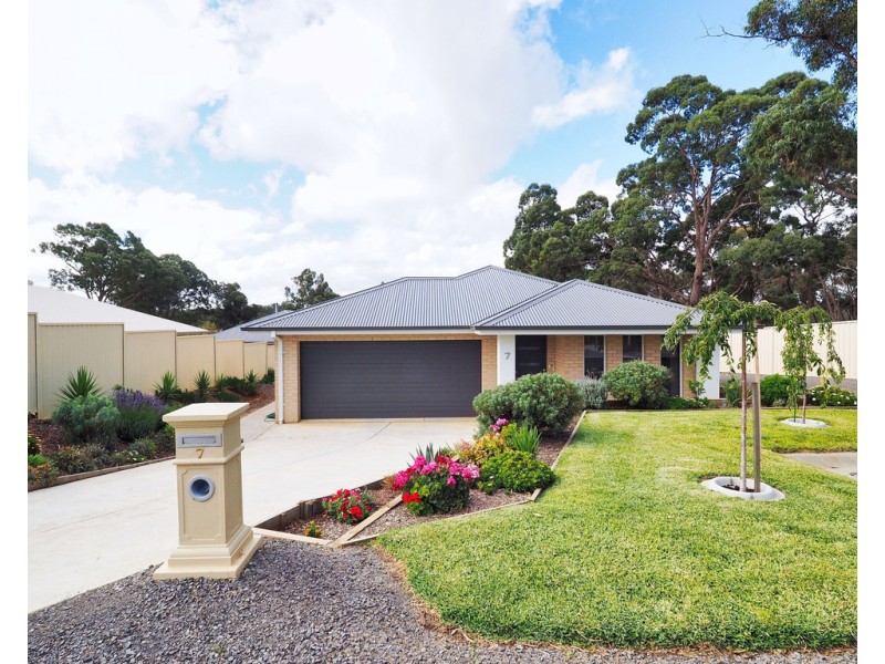 7 Heath Court, Beaufort VIC 3373