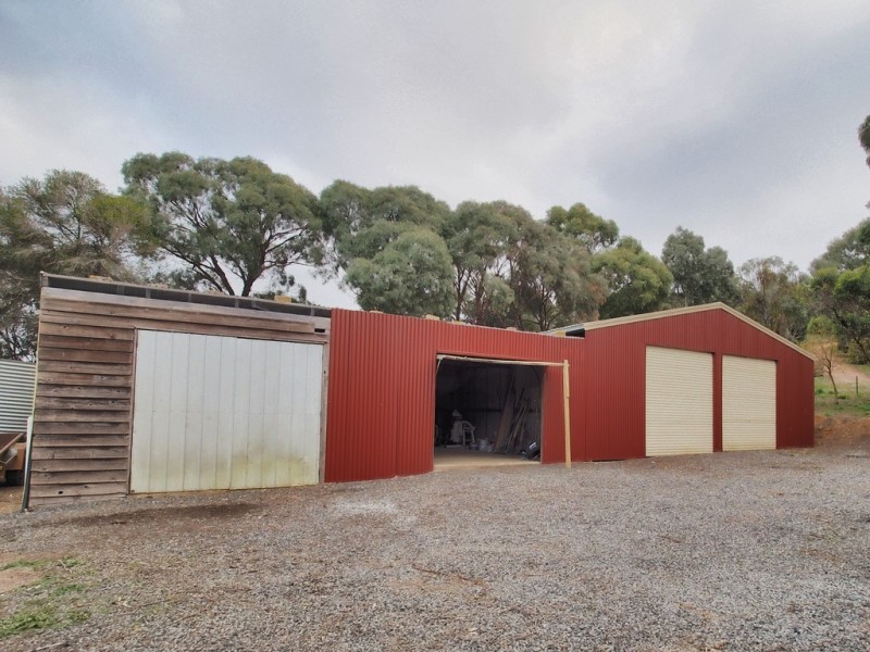61 BYRON ROAD, Cathcart VIC 3377
