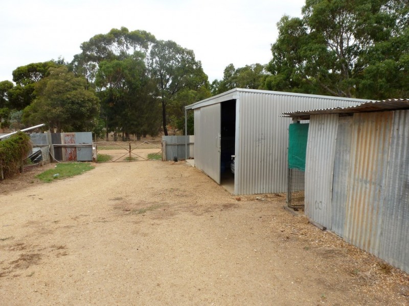 11 Brooke Street, Moyston VIC 3377