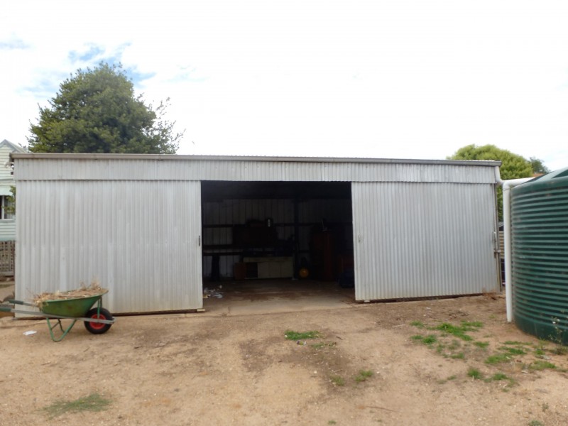 11 Brooke Street, Moyston VIC 3377